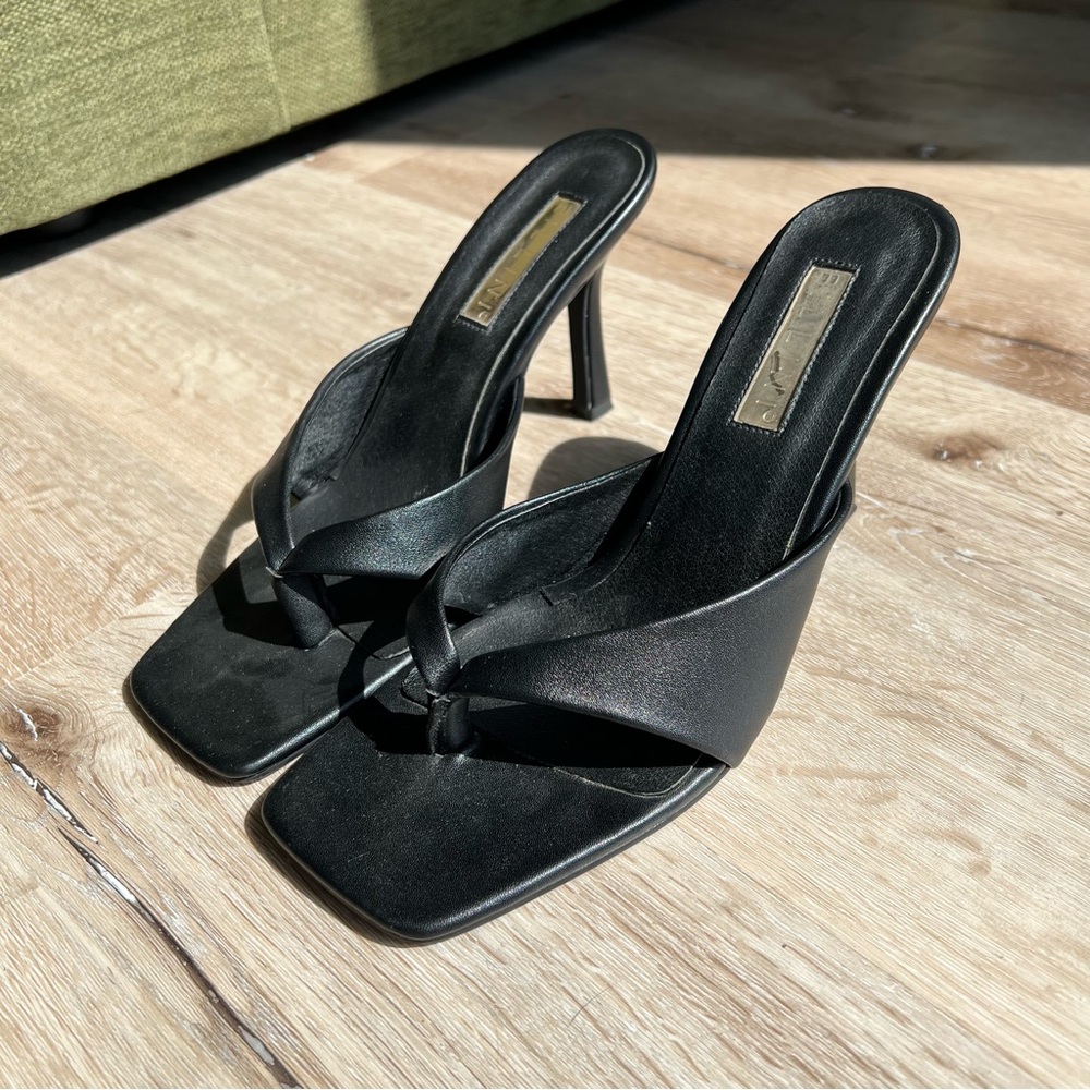 Super cute black open toe heeled mule